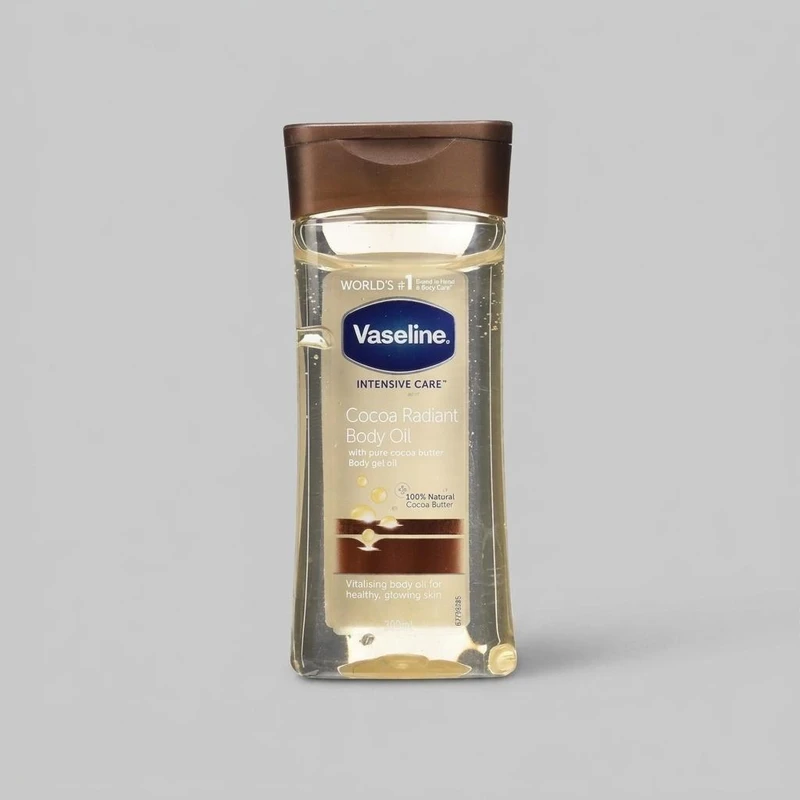 روغن بدن وازلین مدل Cocoa Butter حجم 200 میلیلیتر حاوی کره کاکائو خالص، ترمیمکننده پوست خشک و حساس، جذب سریع، حفظ رطوبت و ایجاد حس بدون چربی